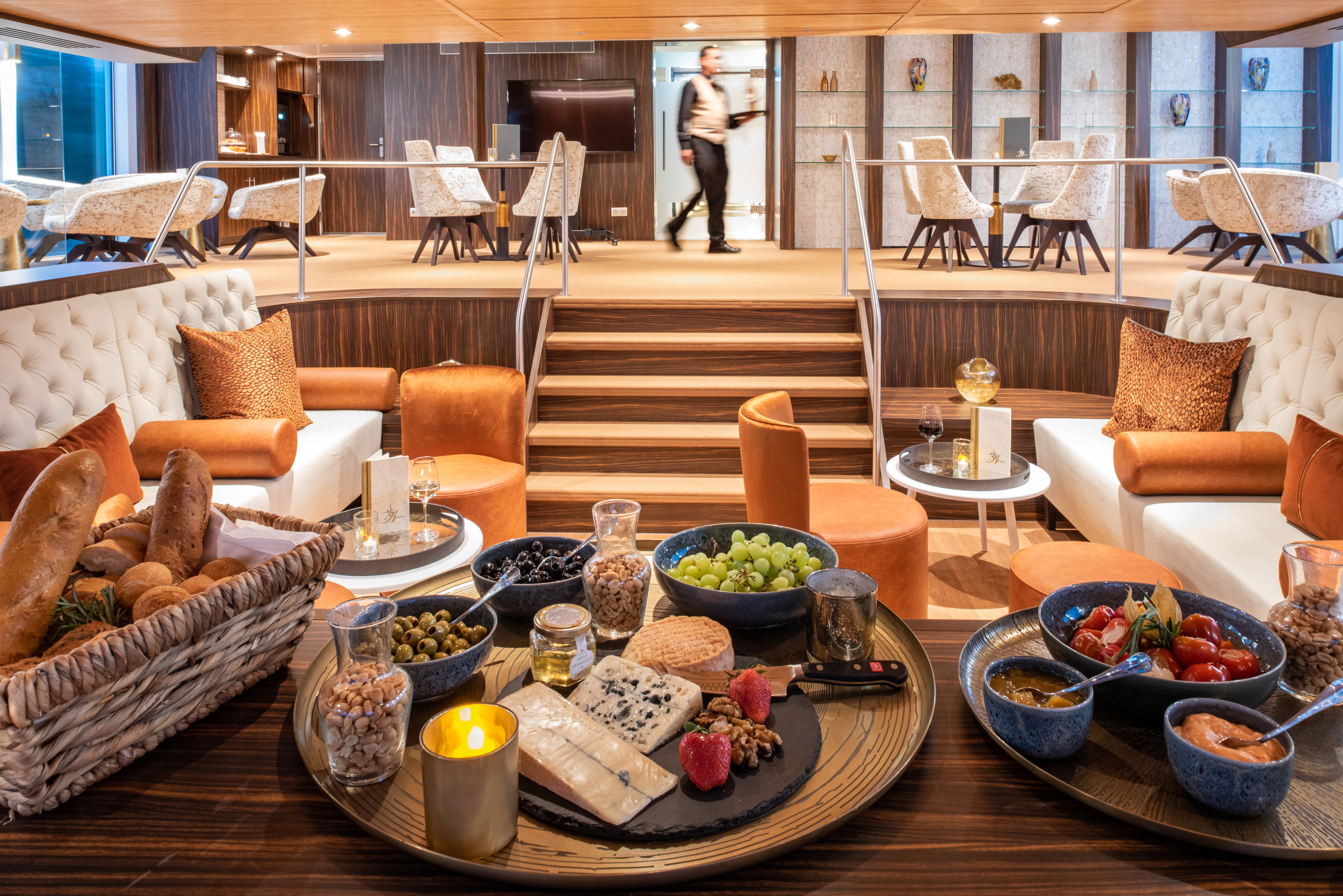 Amadeus River Cruises - Amadeus Star - Entertainment - Wine Bar 3.jpg